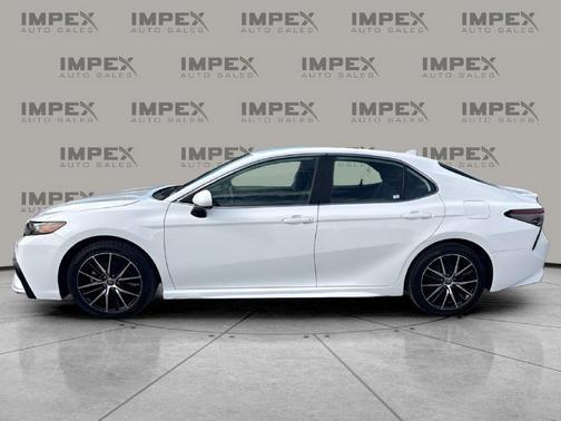 Super White 2021 Toyota Camry SE