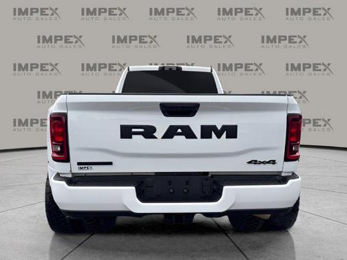 Bright White Clearcoat 2026 RAM 3500 Big Horn Crew Cab 4x4 8' Box