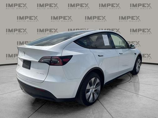 Pearl White Multi-Coat 2023 Tesla Model Y Long Range Dual Motor All-Wheel Drive