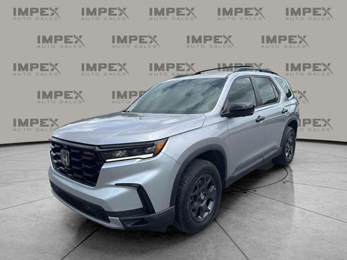 Lunar Silver Metallic 2025 Honda Pilot TrailSport
