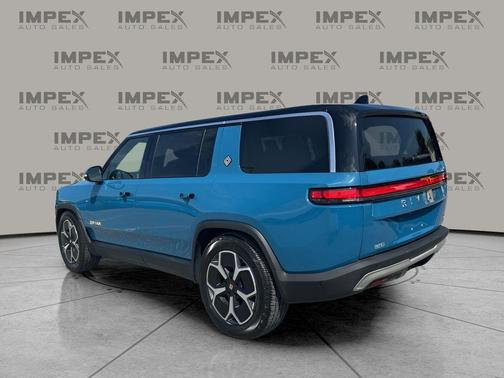 2023 Rivian R1S Adventure