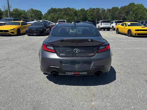 Pavement 2024 Toyota GR86 Premium
