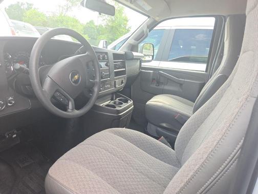 Summit White 2025 Chevrolet Express 3500 RWD 3500 Extended Wheelbase LT
