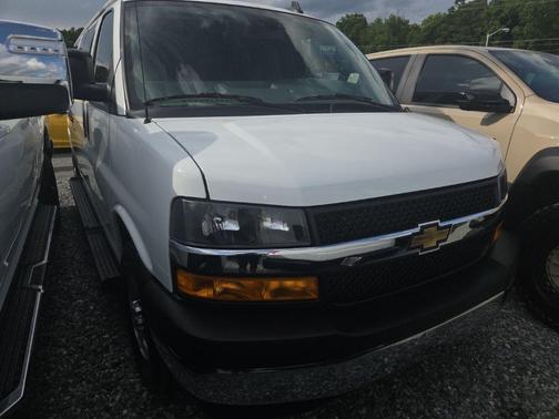 Summit White 2025 Chevrolet Express 3500 RWD 3500 Extended Wheelbase LT