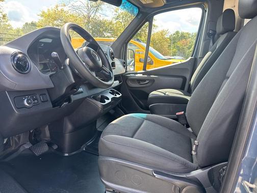 2019 Mercedes-Benz Sprinter 2500 Standard Roof