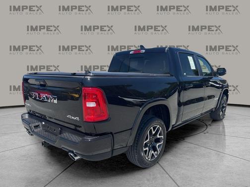 Diamond Black Crystal Pearlcoat 2026 RAM 1500 Laramie