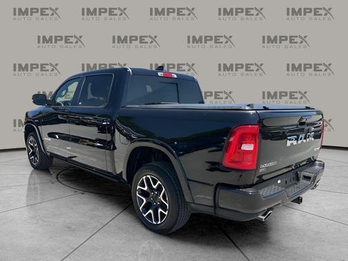 Diamond Black Crystal Pearlcoat 2026 RAM 1500 Laramie