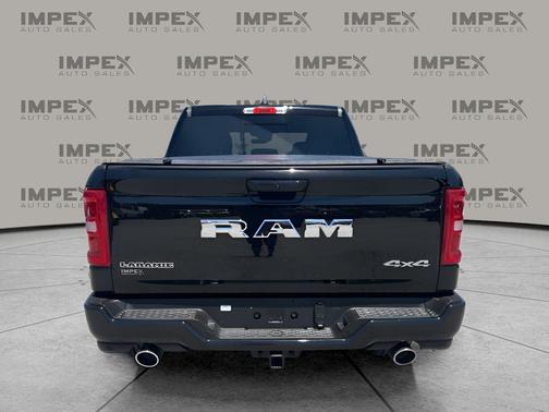 Diamond Black Crystal Pearlcoat 2026 RAM 1500 Laramie