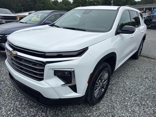 Summit White 2025 Chevrolet Traverse LT