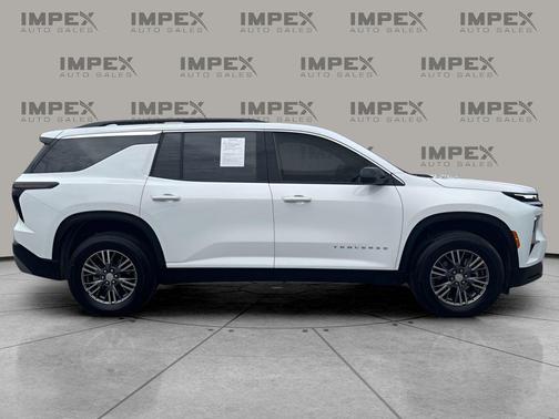 Summit White 2025 Chevrolet Traverse LT