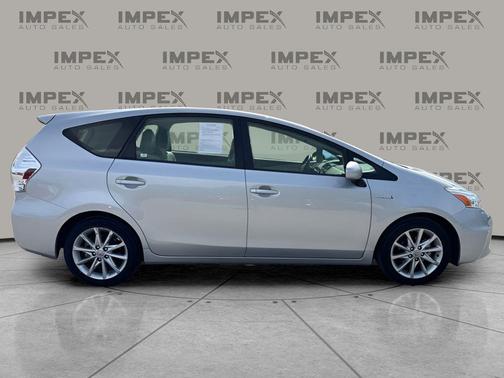 Classic Silver Metallic 2014 Toyota Prius v Five