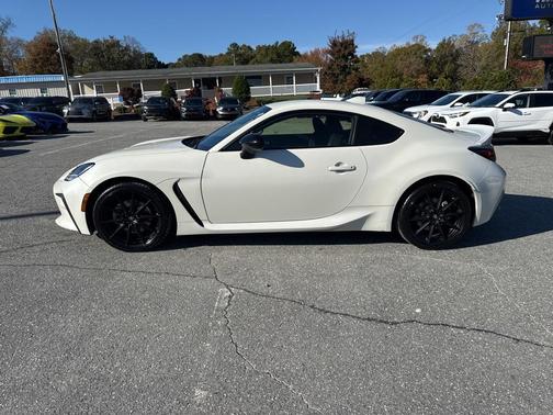 2025 Toyota GR86 Premium