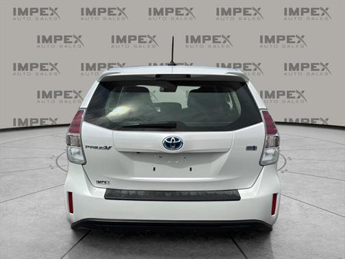 2015 Toyota Prius v Five