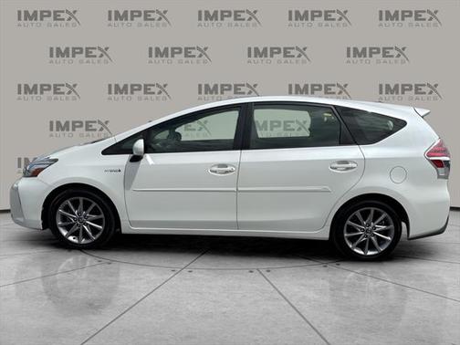 2015 Toyota Prius v Five