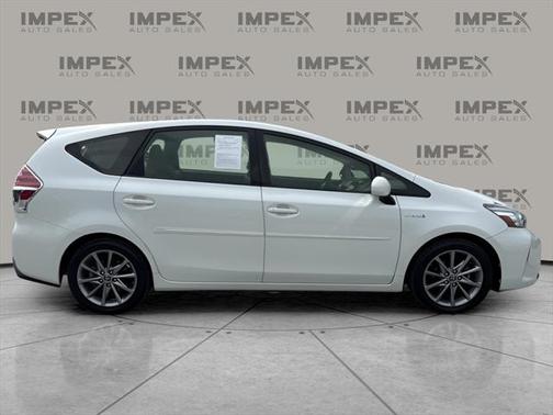 2015 Toyota Prius v Five