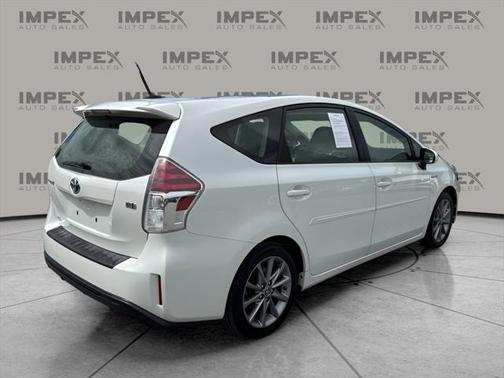 2015 Toyota Prius v Five