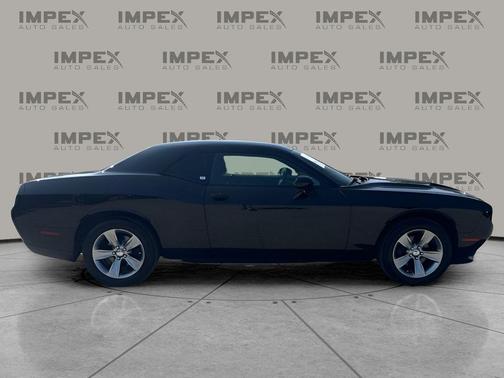 Pitch Black Clearcoat 2015 Dodge Challenger SXT