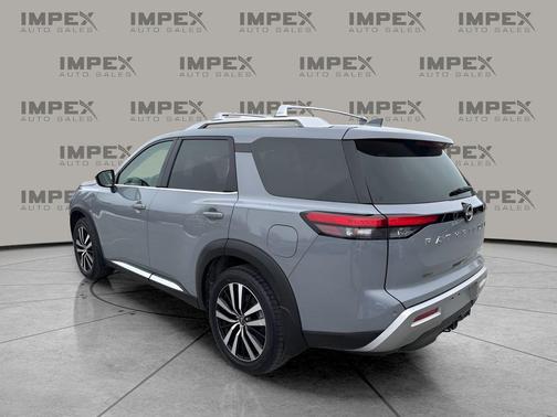 2024 Nissan Pathfinder Platinum FWD