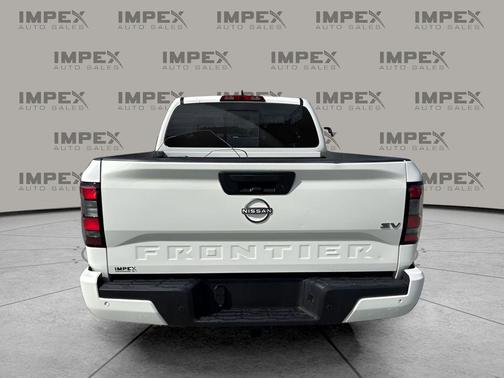 Glacier White 2024 Nissan Frontier SV