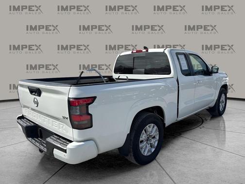 Glacier White 2024 Nissan Frontier SV