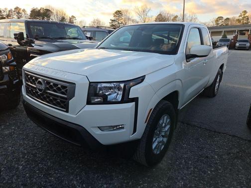 2024 Nissan Frontier SV