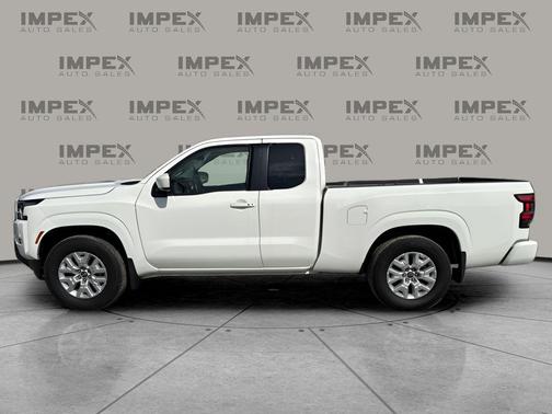 Glacier White 2024 Nissan Frontier SV