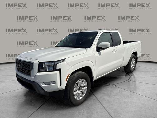 Glacier White 2024 Nissan Frontier SV