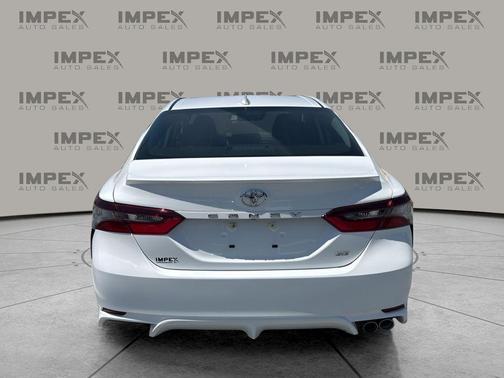 Ice Cap 2023 Toyota Camry SE