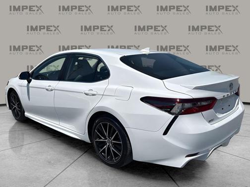 Ice Cap 2023 Toyota Camry SE