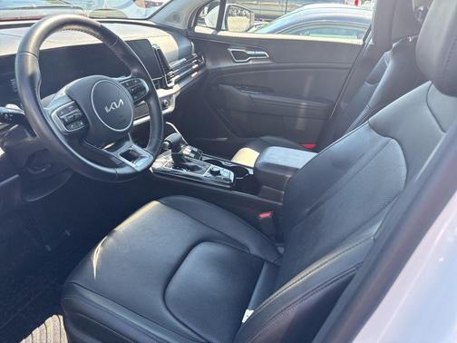 Glacial White Pearl 2024 Kia Sportage EX