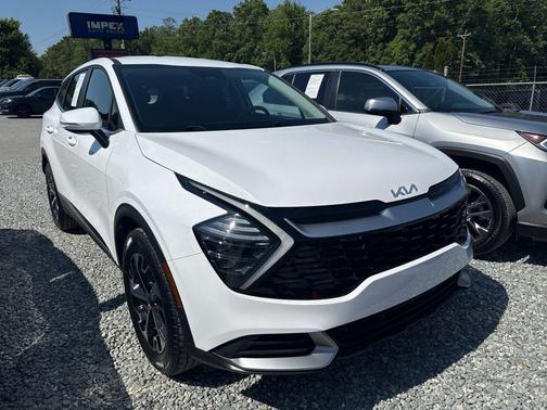 Glacial White Pearl 2024 Kia Sportage EX