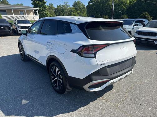 Glacial White Pearl 2024 Kia Sportage EX