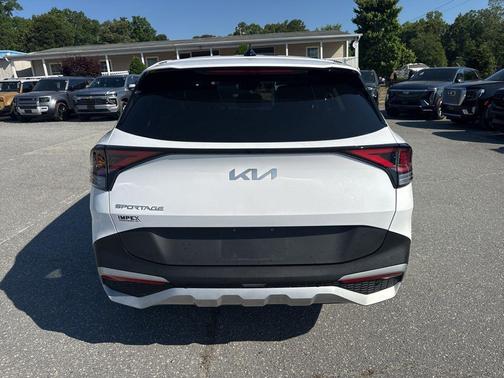 Glacial White Pearl 2024 Kia Sportage EX