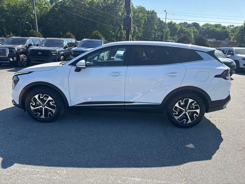 Glacial White Pearl 2024 Kia Sportage EX