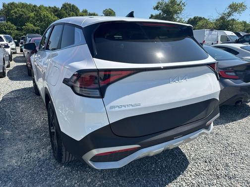 Glacial White Pearl 2024 Kia Sportage EX