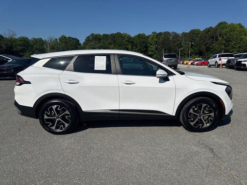 Glacial White Pearl 2024 Kia Sportage EX