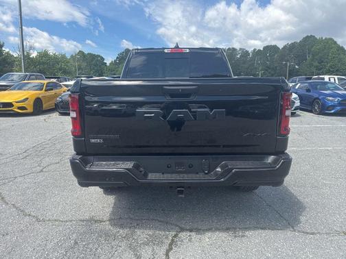 Diamond Black Crystal Pearlcoat 2025 RAM 1500 Big Horn/Lone Star