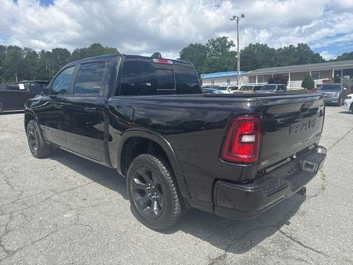 Diamond Black Crystal Pearlcoat 2025 RAM 1500 Big Horn/Lone Star