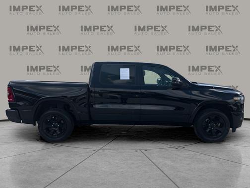 Diamond Black Crystal Pearlcoat 2025 RAM 1500 Big Horn/Lone Star
