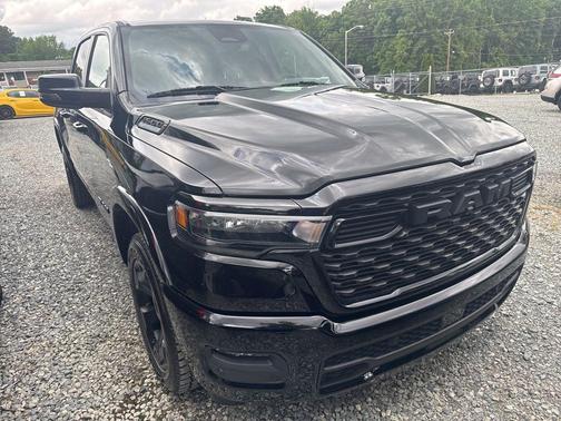 Diamond Black Crystal Pearlcoat 2025 RAM 1500 Big Horn/Lone Star