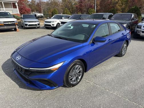 2024 Hyundai ELANTRA SEL
