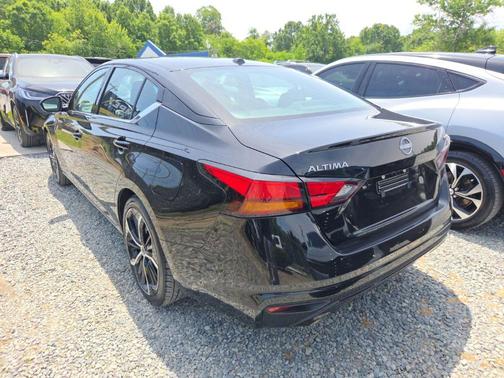 Super Black 2025 Nissan Altima SR FWD