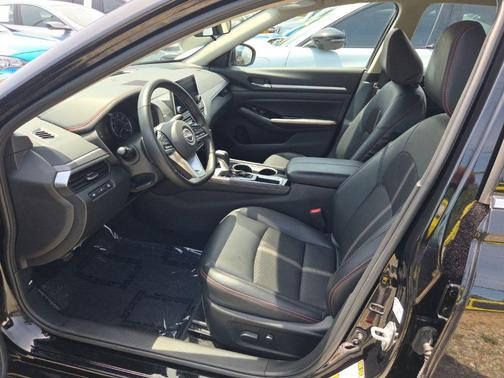 Super Black 2025 Nissan Altima SR FWD
