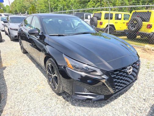 Super Black 2025 Nissan Altima SR FWD