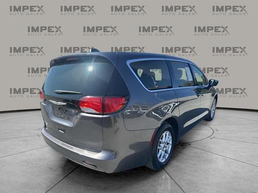 2023 Chrysler Voyager LX