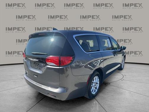 2023 Chrysler Voyager LX