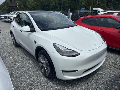 Pearl White Multi-Coat 2023 Tesla Model Y Long Range Dual Motor All-Wheel Drive