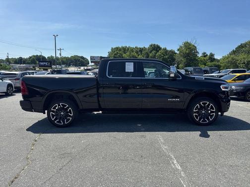 Diamond Black Crystal Pearlcoat 2025 RAM 1500 Longhorn