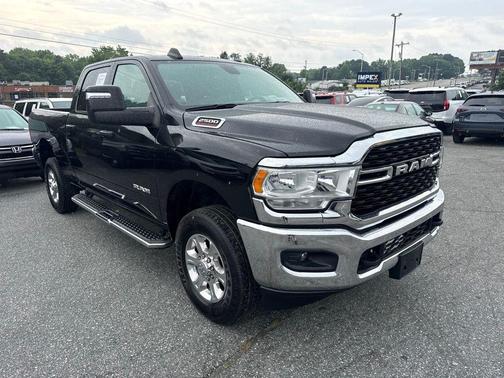 Diamond Black Crystal Pearlcoat 2024 RAM 2500 Big Horn Crew Cab 4x4 6'4' Box