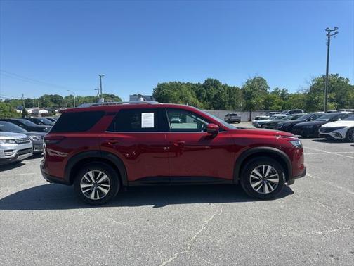2023 Nissan Pathfinder SL 4WD